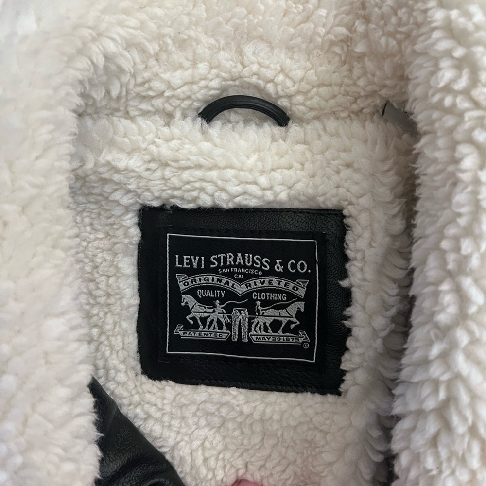 NEW Levi’s Leather Sherpa Bomber Jacket - Picture 6 of 6